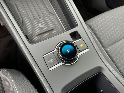 Volkswagen T-Roc 1.5 115pk eTsi Life First Edition Parkeerassistent 'Park Assist' | Voorstoelen verwarmbaar | Acht... ActivLease financial lease