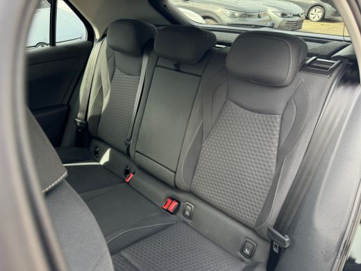 Volkswagen T-Roc 1.5 115pk eTsi Life First Edition Parkeerassistent 'Park Assist' | Voorstoelen verwarmbaar | Acht... ActivLease financial lease