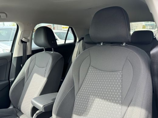 Volkswagen T-Roc 1.5 115pk eTsi Life First Edition Parkeerassistent 'Park Assist' | Voorstoelen verwarmbaar | Acht... ActivLease financial lease