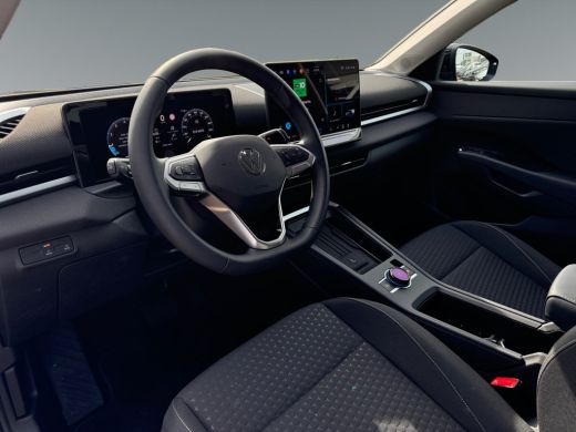 Volkswagen T-Roc 1.5 115pk eTsi Life First Edition Parkeerassistent 'Park Assist' | Voorstoelen verwarmbaar | Acht... ActivLease financial lease