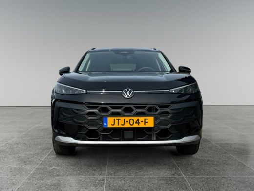 Volkswagen T-Roc 1.5 115pk eTsi Life First Edition Parkeerassistent 'Park Assist' | Voorstoelen verwarmbaar | Acht... ActivLease financial lease