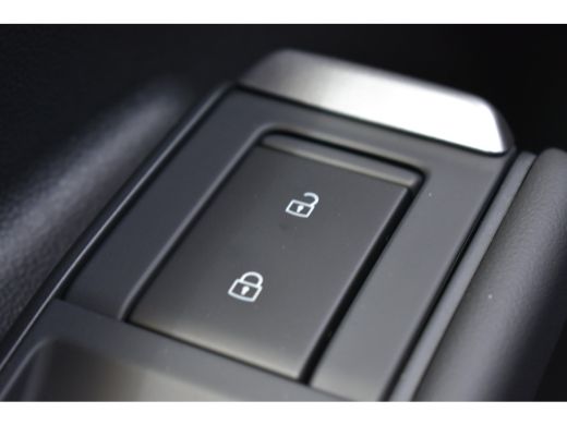 Volkswagen T-Roc Life First Edition | 'App-Connect' draadloze smartphone integratie | Automatische afstandsregelin... ActivLease financial lease