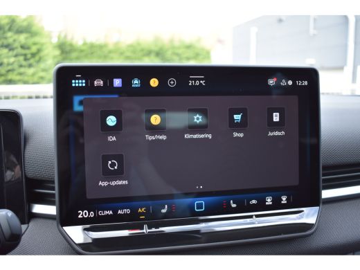Volkswagen T-Roc Life First Edition | 'App-Connect' draadloze smartphone integratie | Automatische afstandsregelin... ActivLease financial lease