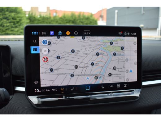 Volkswagen T-Roc Life First Edition | 'App-Connect' draadloze smartphone integratie | Automatische afstandsregelin... ActivLease financial lease