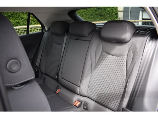 Volkswagen T-Roc Life First Edition | 'App-Connect' draadloze smartphone integratie | Automatische afstandsregelin... ActivLease financial lease