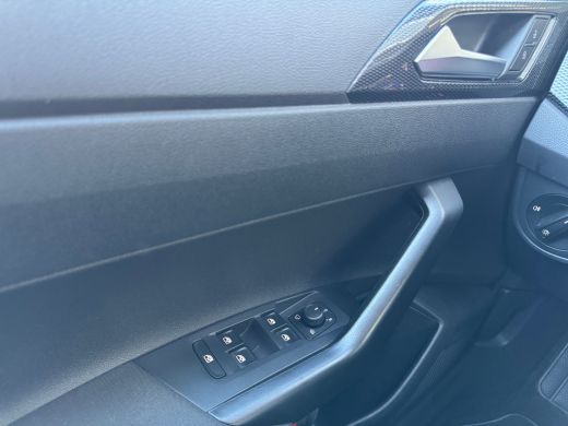 Volkswagen Taigo 1.0 115pk TSI Life Getint glas | Climatronic | Voorstoelen verwarmbaar ActivLease financial lease