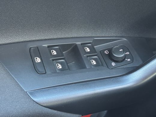 Volkswagen Taigo 1.0 115pk TSI Life Getint glas | Climatronic | Voorstoelen verwarmbaar ActivLease financial lease