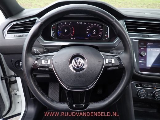 Volkswagen Tiguan Allspace 1.5 TSI R-LINE ACC / KEYLESS / TREKHAAK / PANODAK ActivLease financial lease