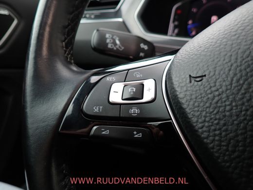 Volkswagen Tiguan Allspace 1.5 TSI R-LINE ACC / KEYLESS / TREKHAAK / PANODAK ActivLease financial lease