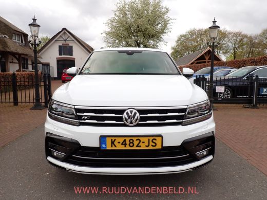 Volkswagen Tiguan Allspace 1.5 TSI R-LINE ACC / KEYLESS / TREKHAAK / PANODAK ActivLease financial lease