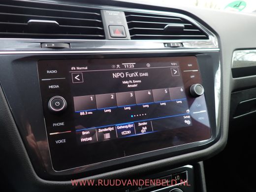 Volkswagen Tiguan Allspace 1.5 TSI R-LINE ACC / KEYLESS / TREKHAAK / PANODAK ActivLease financial lease