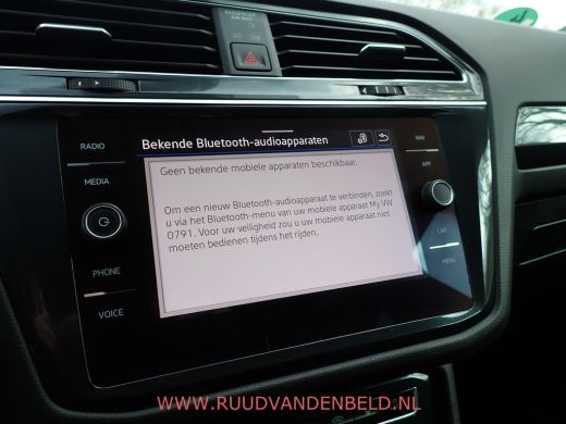 Volkswagen Tiguan Allspace 1.5 TSI R-LINE ACC / KEYLESS / TREKHAAK / PANODAK ActivLease financial lease