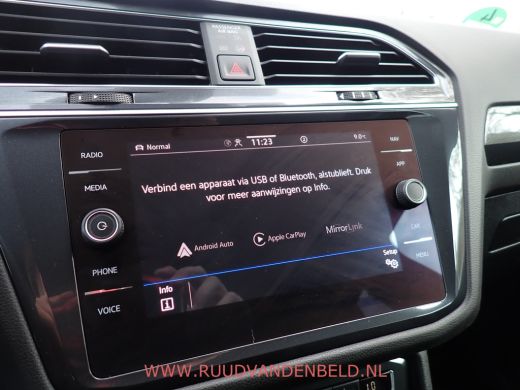 Volkswagen Tiguan Allspace 1.5 TSI R-LINE ACC / KEYLESS / TREKHAAK / PANODAK ActivLease financial lease