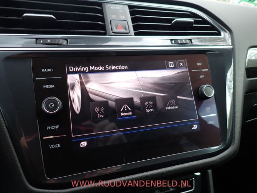 Volkswagen Tiguan Allspace 1.5 TSI R-LINE ACC / KEYLESS / TREKHAAK / PANODAK ActivLease financial lease