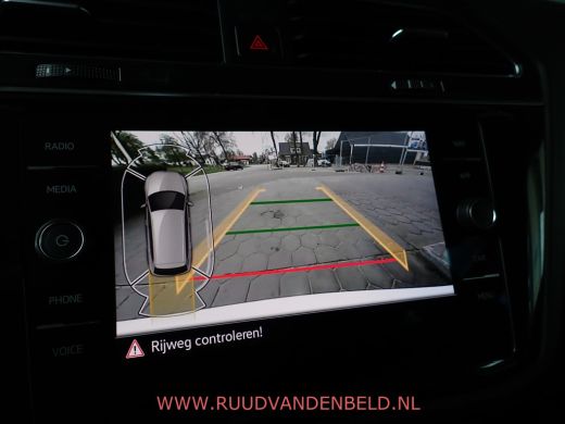 Volkswagen Tiguan Allspace 1.5 TSI R-LINE ACC / KEYLESS / TREKHAAK / PANODAK ActivLease financial lease