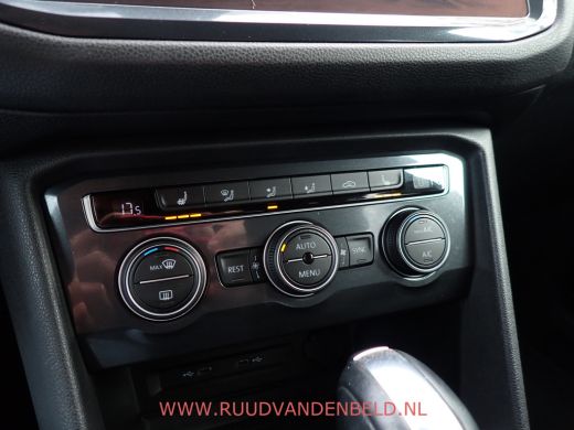 Volkswagen Tiguan Allspace 1.5 TSI R-LINE ACC / KEYLESS / TREKHAAK / PANODAK ActivLease financial lease