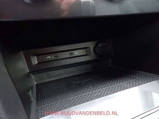 Volkswagen Tiguan Allspace 1.5 TSI R-LINE ACC / KEYLESS / TREKHAAK / PANODAK ActivLease financial lease