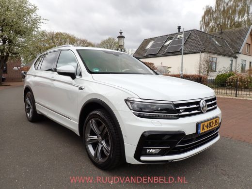 Volkswagen Tiguan Allspace 1.5 TSI R-LINE ACC / KEYLESS / TREKHAAK / PANODAK ActivLease financial lease