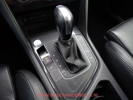 Volkswagen Tiguan Allspace 1.5 TSI R-LINE ACC / KEYLESS / TREKHAAK / PANODAK ActivLease financial lease