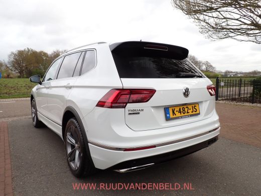 Volkswagen Tiguan Allspace 1.5 TSI R-LINE ACC / KEYLESS / TREKHAAK / PANODAK ActivLease financial lease