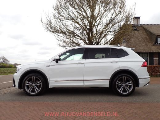 Volkswagen Tiguan Allspace 1.5 TSI R-LINE ACC / KEYLESS / TREKHAAK / PANODAK ActivLease financial lease