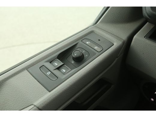 Volkswagen Transporter 2.0 TDI L2H1 | Airco | Cruise | Trekhaak | Parkeersens. ActivLease financial lease