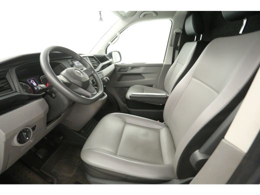 Volkswagen Transporter 2.0 TDI L2H1 | Airco | Cruise | Trekhaak | Parkeersens. ActivLease financial lease