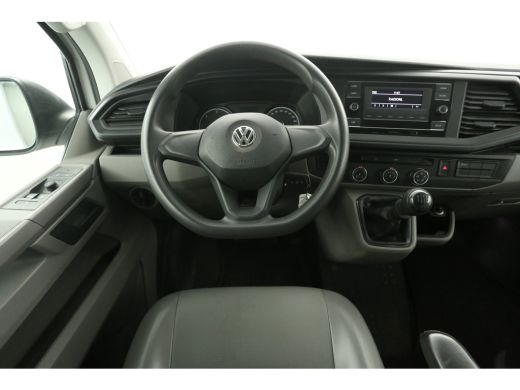 Volkswagen Transporter 2.0 TDI L2H1 | Airco | Cruise | Trekhaak | Parkeersens. ActivLease financial lease