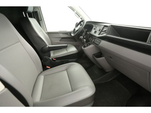 Volkswagen Transporter 2.0 TDI L2H1 | Airco | Cruise | Trekhaak | Parkeersens. ActivLease financial lease