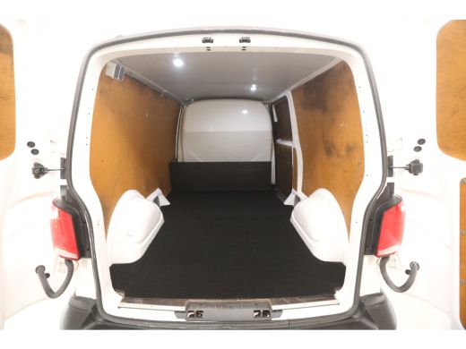 Volkswagen Transporter 2.0 TDI L2H1 | Airco | Cruise | Trekhaak | Parkeersens. ActivLease financial lease
