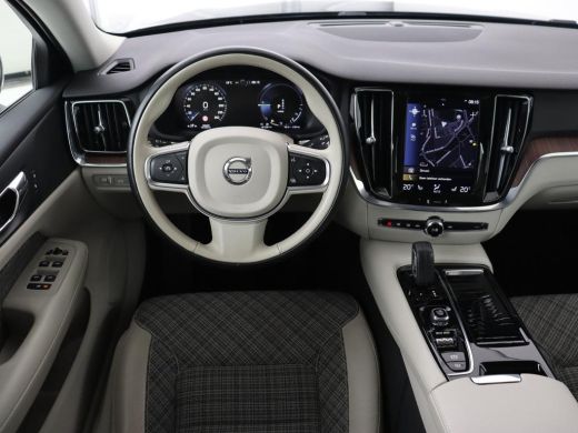 Volvo  V60 2.0 T6 Twin Engine AWD Momentum Pro | SOH 88% | Stoelverwarming | Adaptive cruise | Carplay | Hal... ActivLease financial lease