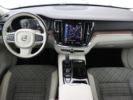 Volvo  V60 2.0 T6 Twin Engine AWD Momentum Pro | SOH 88% | Stoelverwarming | Adaptive cruise | Carplay | Hal... ActivLease financial lease