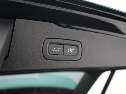 Volvo  V60 T8 Plug-in hybrid AWD Ultra Dark HEICO | Custum Wrap | 21" | Extra getint glas | Full-LED koplamp... ActivLease financial lease