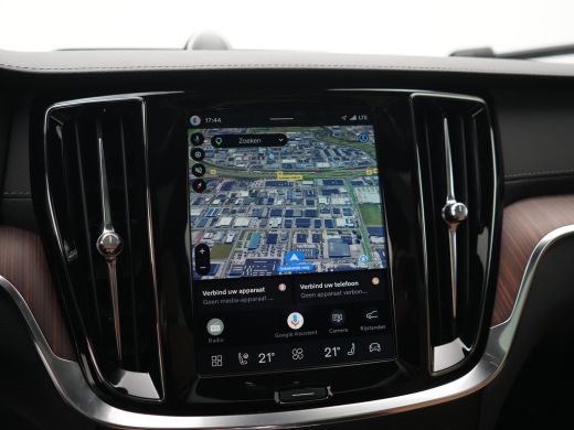 Volvo  V60 T8 Plug-in hybrid AWD Ultra Dark HEICO | Custum Wrap | 21" | Extra getint glas | Full-LED koplamp... ActivLease financial lease