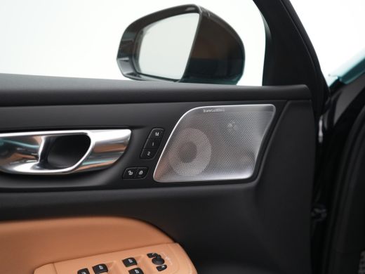 Volvo  V60 T8 Plug-in hybrid AWD Ultra Dark HEICO | Custum Wrap | 21" | Extra getint glas | Full-LED koplamp... ActivLease financial lease