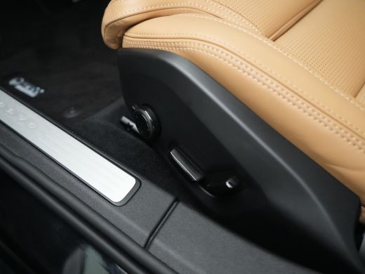 Volvo  V60 T8 Plug-in hybrid AWD Ultra Dark HEICO | Custum Wrap | 21" | Extra getint glas | Full-LED koplamp... ActivLease financial lease