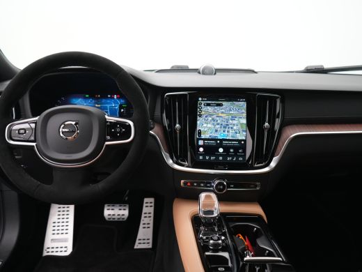 Volvo  V60 T8 Plug-in hybrid AWD Ultra Dark HEICO | Custum Wrap | 21" | Extra getint glas | Full-LED koplamp... ActivLease financial lease