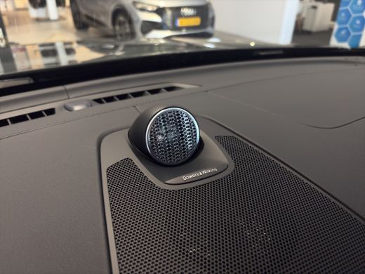 Volvo  XC60 2.0 T6 Plug-in hybrid AWD Ultra Black Edition | Luchtvering | 360 Camera | Keyless entry | Bower ... ActivLease financial lease