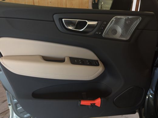 Volvo  XC60 2.0 T6 Plug-in hybrid AWD Ultra Black Edition | Luchtvering | 360 Camera | Keyless entry | Bower ... ActivLease financial lease