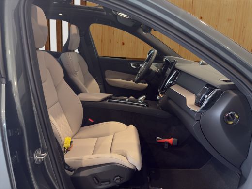 Volvo  XC60 2.0 T6 Plug-in hybrid AWD Ultra Black Edition | Luchtvering | 360 Camera | Keyless entry | Bower ... ActivLease financial lease