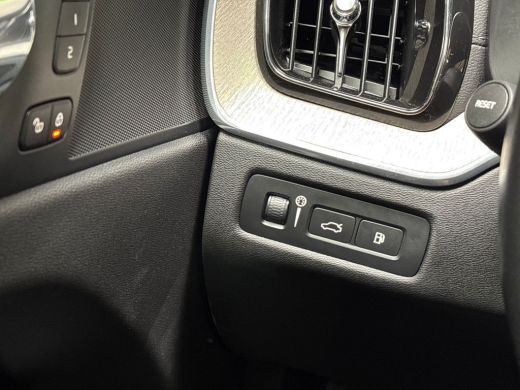 Volvo  XC60 2.0 T8 Twin Engine AWD Inscription 391Pk Automaat (PANORAMADAK, APPLE CARPLAY, MEMORY SEATS, LEDE... ActivLease financial lease