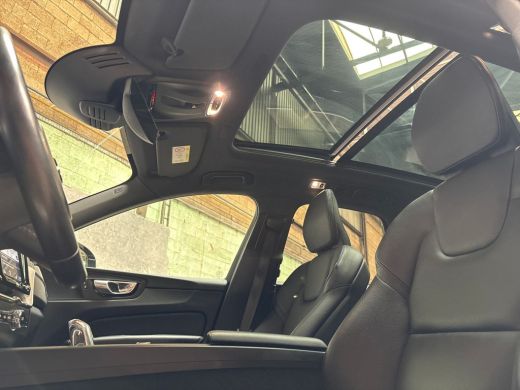Volvo  XC60 2.0 T8 Twin Engine AWD Inscription 391Pk Automaat (PANORAMADAK, APPLE CARPLAY, MEMORY SEATS, LEDE... ActivLease financial lease