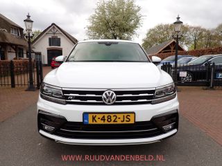 Volkswagen Tiguan Allspace 1.5 TSI R-LINE ACC / KEYLESS / TREKHAAK / PANODAK