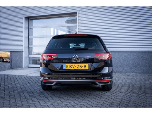 Volkswagen Passat Variant 1.4 TSI PHEV GTE Business | Achteruitrijcamera | Comfortstoel(en) | Matrix LED koplampen ActivLease financial lease