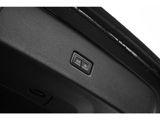 Audi Q8 60 TFSI e quattro Pro Line S Competition 462 PK | Trekhaak | Panoramadak | Carbon Afwerking Inter... ActivLease financial lease