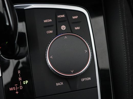 BMW 1 Serie 118i Sport Line | Sportstoelen | Carplay | Half leder | Live Cockpit | Full LED | Navigatie | Sfe... ActivLease financial lease