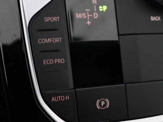 BMW 1 Serie 118i Sport Line | Sportstoelen | Carplay | Half leder | Live Cockpit | Full LED | Navigatie | Sfe... ActivLease financial lease