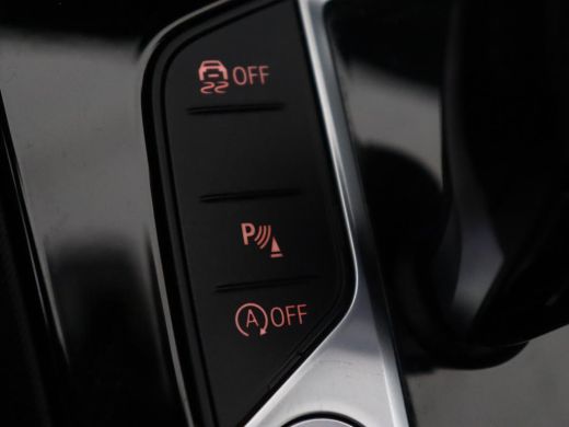 BMW 1 Serie 118i Sport Line | Sportstoelen | Carplay | Half leder | Live Cockpit | Full LED | Navigatie | Sfe... ActivLease financial lease