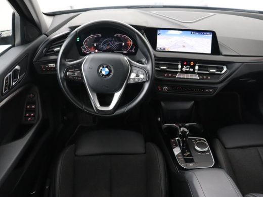 BMW 1 Serie 118i Sport Line | Sportstoelen | Carplay | Half leder | Live Cockpit | Full LED | Navigatie | Sfe... ActivLease financial lease