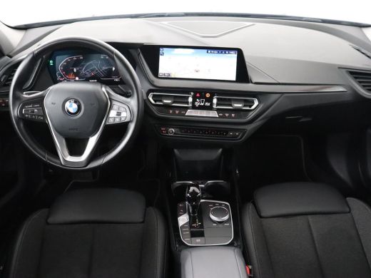 BMW 1 Serie 118i Sport Line | Sportstoelen | Carplay | Half leder | Live Cockpit | Full LED | Navigatie | Sfe... ActivLease financial lease